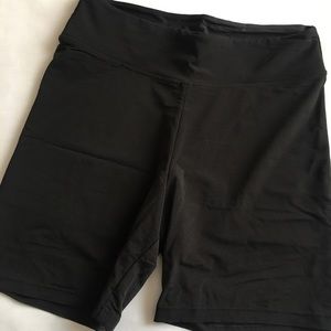Victoria sport workout shorts black M mesh